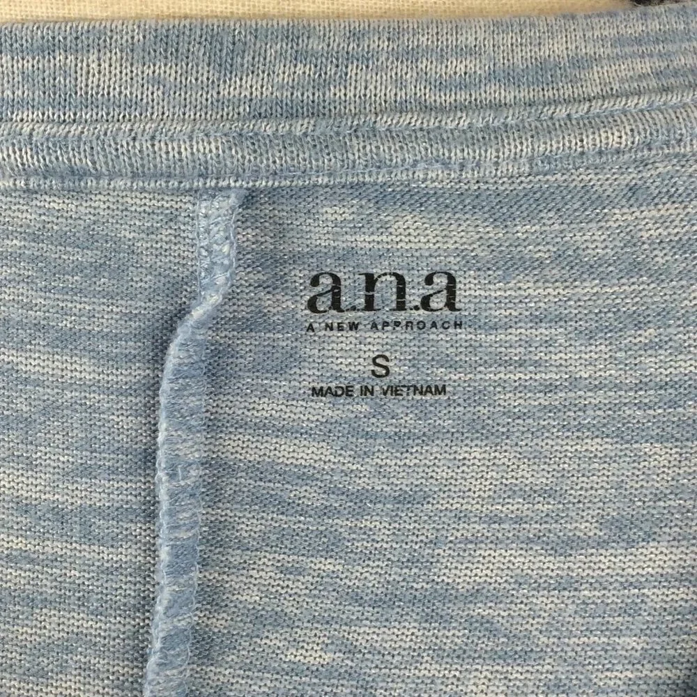 a.n.a. A New Approach Women's Sweater Top Blue Short Sleeve‎ Small - Picture 8 of 8